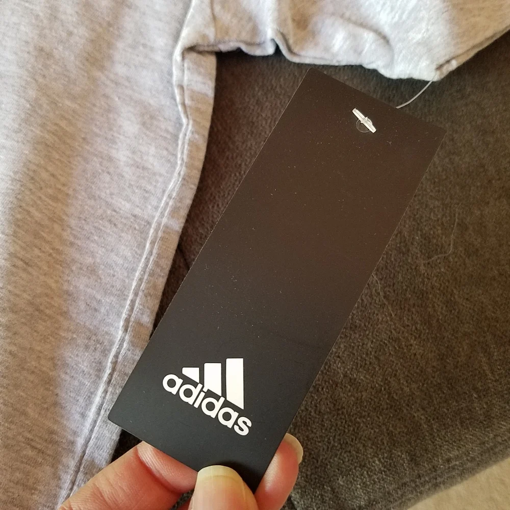 Men’s Adidas Logo Short Sleeve T-shirt Grey NEW with Tags